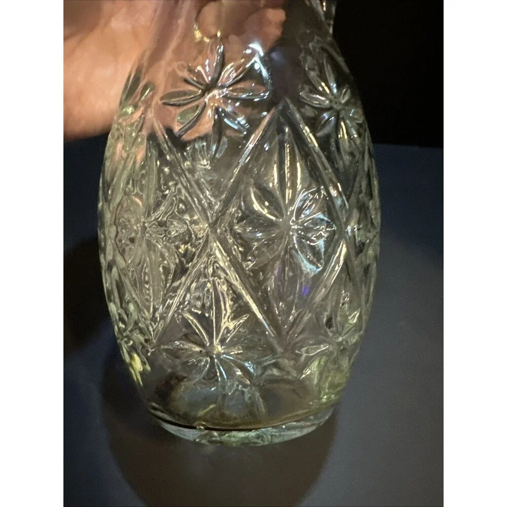 Vintage Mogen David Deluxe Concord Wine Limited Edition Collector Decanter